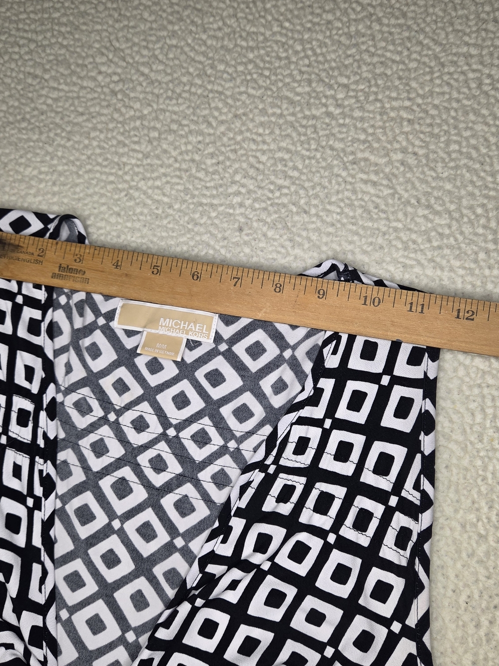 Michael Kors Black and White Geometric Sleeveless V-Neck Top Size Medium - Picture 5 of 8